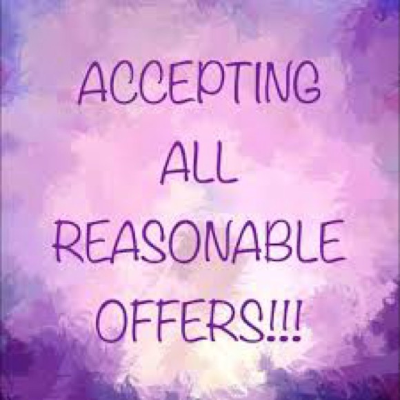 Let’s GOOOOO! End of the year closet clean out! You DON’T want to miss this. 🤯💙 - Picture 2 of 4